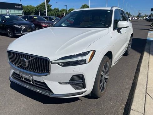 Used 2022 Volvo XC60 T8 Inscription w/ Advanced Package AWD/4WD image 9