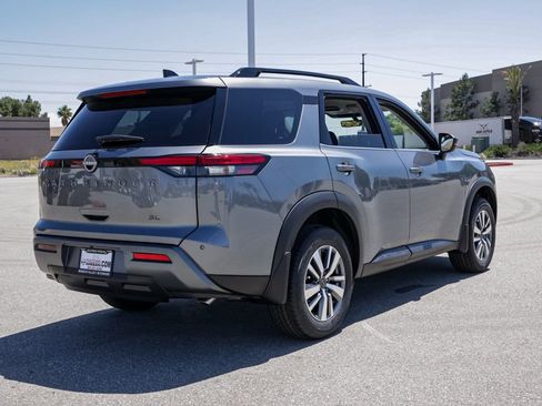 New 2026 Nissan Pathfinder SL FWD image 4