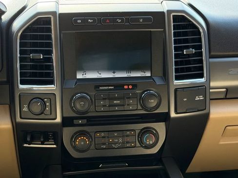 Used 2017 Ford F250 XLT w/ XLT Premium Package AWD/4WD image 17