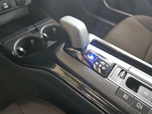 Used 2025 Toyota Prius LE image 25