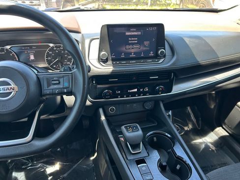 Used 2021 Nissan Rogue SV FWD image 16