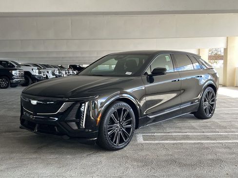 New 2026 Cadillac Lyriq V AWD/4WD image 8