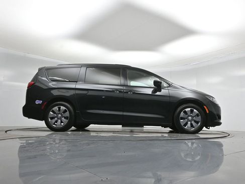 Used 2018 Chrysler Pacifica Limited w/ Advanced Safetytec Group image 48