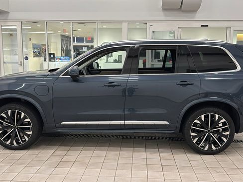 New 2026 Volvo XC90 T8 Plus w/ Protection Package Premier image 8