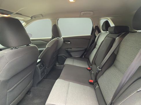 Used 2022 Nissan Rogue SV FWD image 16