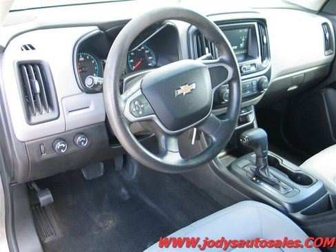 Used 2018 Chevrolet Colorado W/T w/ WT Convenience Package AWD/4WD image 2