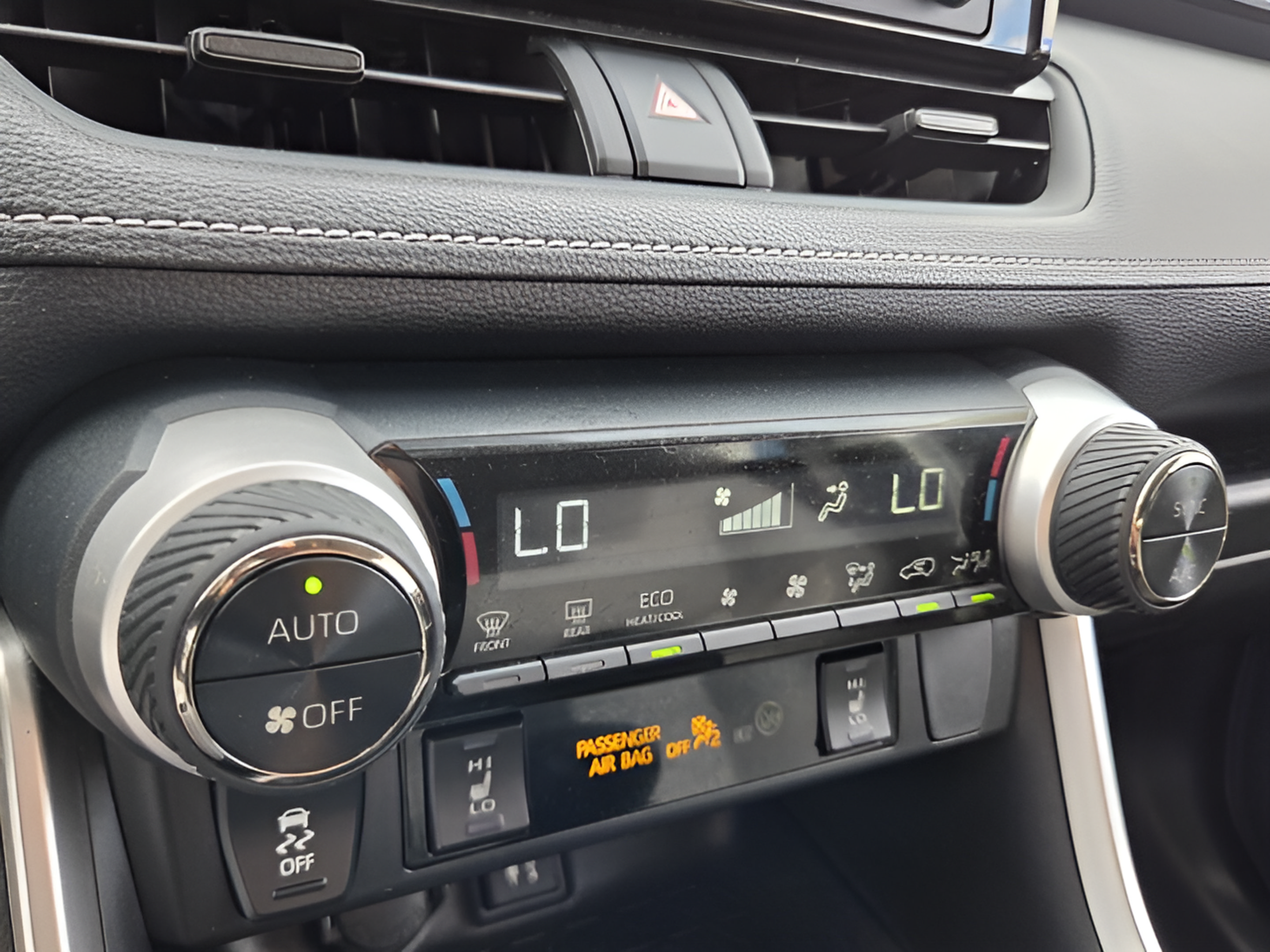 Used 2019 Toyota RAV4 XLE w/ Convenience Package FWD image 22