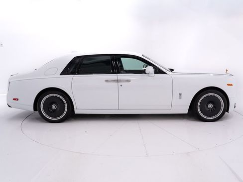 Used 2023 Rolls-Royce Phantom Sedan RWD image 6