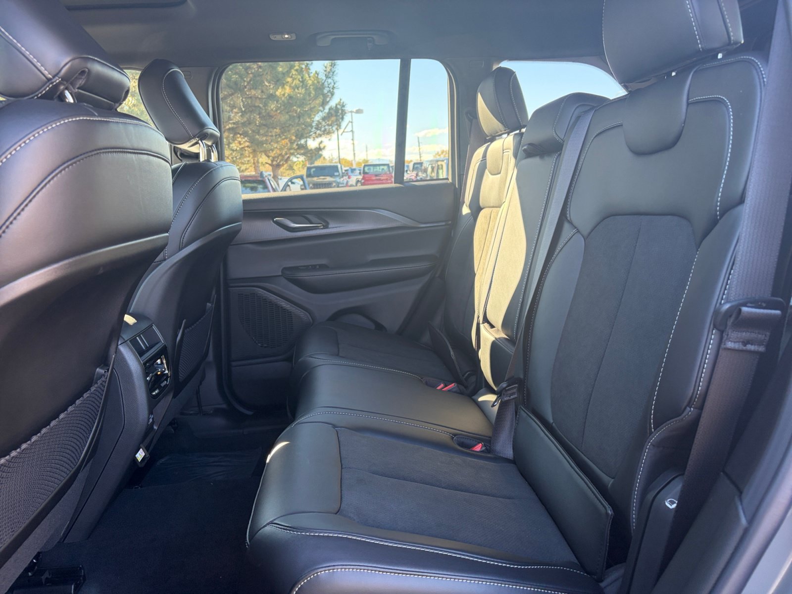 New 2027 Jeep Grand Cherokee Laredo X AWD/4WD image 16