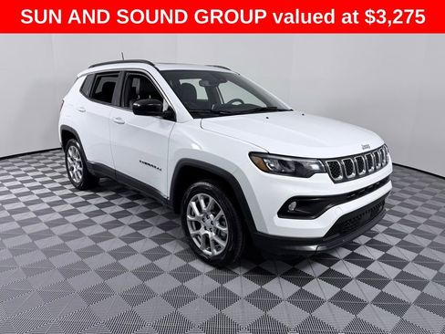 Used 2023 Jeep Compass Latitude w/ Sun and Sound Group image 2