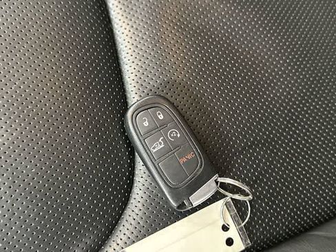 Used 2016 Jeep Cherokee Limited w/ Luxury Group FWD image 33