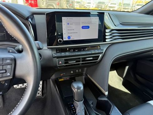 Used 2025 Toyota Camry SE image 19