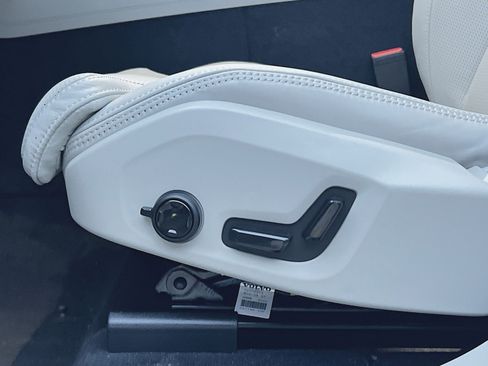 New 2026 Volvo XC60 B5 Ultra w/ Protection Package Premier image 14