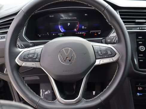 Used 2024 Volkswagen Tiguan SE image 30