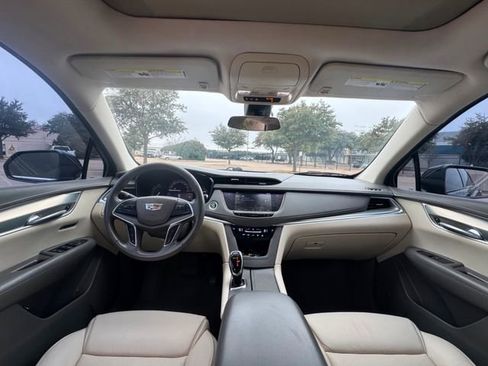 Used 2018 Cadillac XT5 Luxury w/ Driver Awareness Package image 15