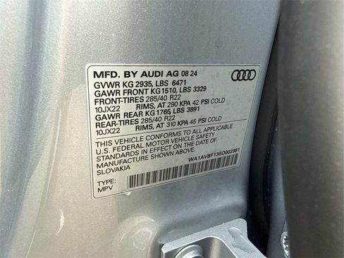 Used 2025 Audi Q8 Premium image 31