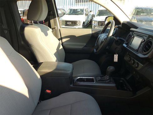 Used 2019 Toyota Tacoma SR5 image 32