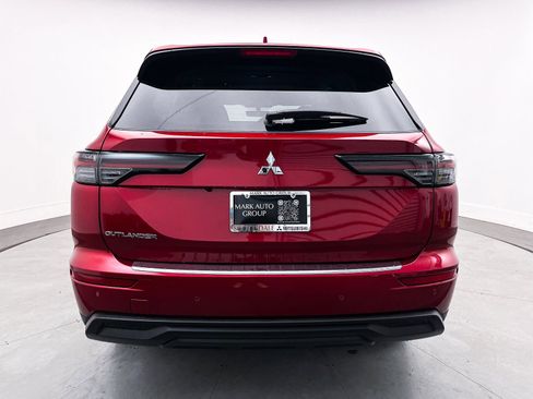 New 2025 Mitsubishi Outlander ES image 6