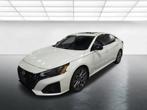 Used 2023 Nissan Altima 2.0 SR image 9