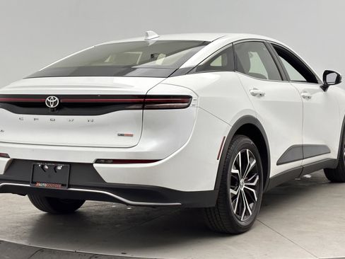 Used 2023 Toyota Crown XLE image 7