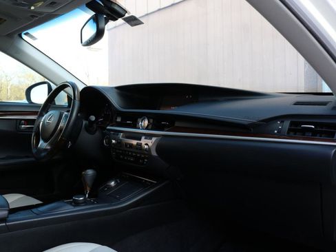Used 2015 Lexus ES 350 w/ Premium Package image 48