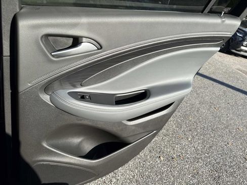 Used 2020 Buick Envision Essence image 18