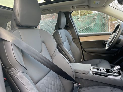 Used 2025 Volvo XC90 B6 Plus image 14