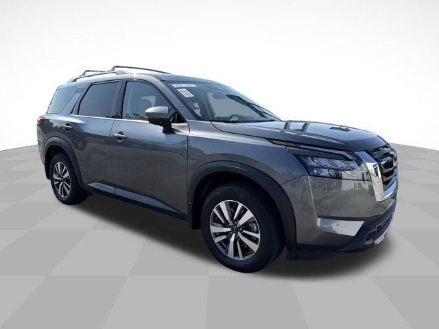 Used 2025 Nissan Pathfinder SL FWD image 1