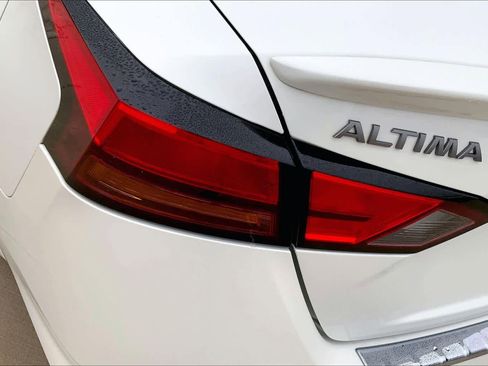 Used 2023 Nissan Altima 2.5 SR w/ SR Premium Package FWD image 28