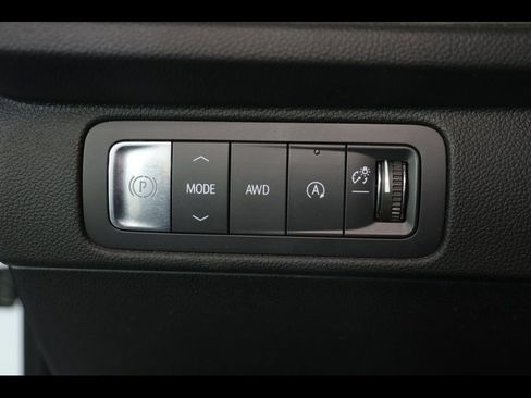 Used 2025 Chevrolet Traverse LT AWD/4WD image 17
