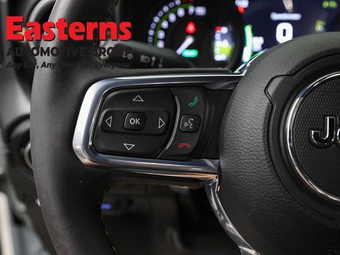 Used 2024 Jeep Wrangler Unlimited Sahara w/ Technology Group AWD/4WD image 15