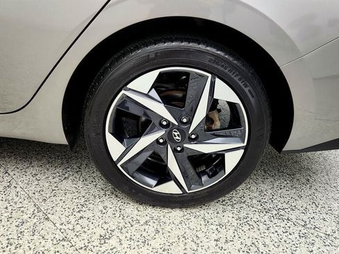 Used 2023 Hyundai Elantra SEL w/ Convenience Package FWD image 9