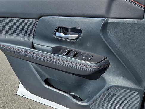 Used 2025 Nissan Kicks SR image 13