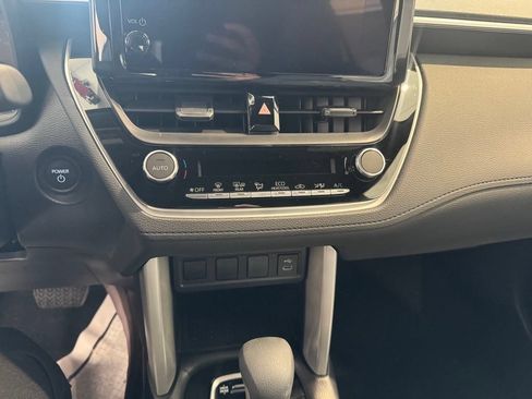 Used 2024 Toyota Corolla Cross AWD Hybrid image 11
