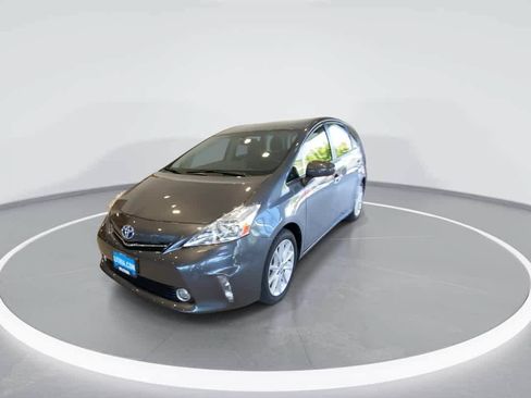 Used 2014 Toyota Prius V Five FWD image 4