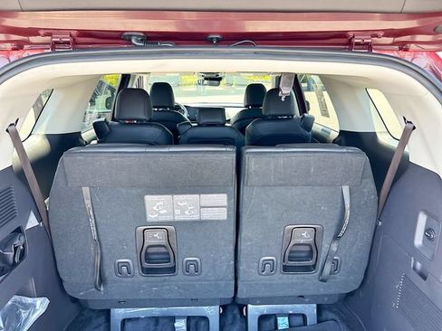 Used 2024 Kia Carnival LX FWD image 22