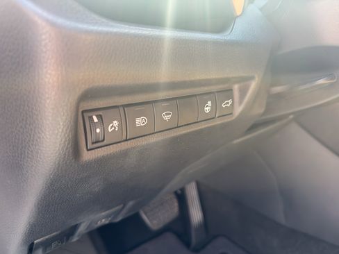 Used 2021 Toyota RAV4 XLE Premium FWD image 11