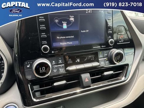 Used 2021 Toyota Highlander XLE AWD/4WD image 27