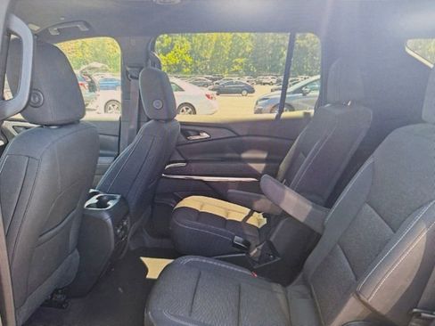 Used 2024 Chevrolet Traverse LT FWD image 4