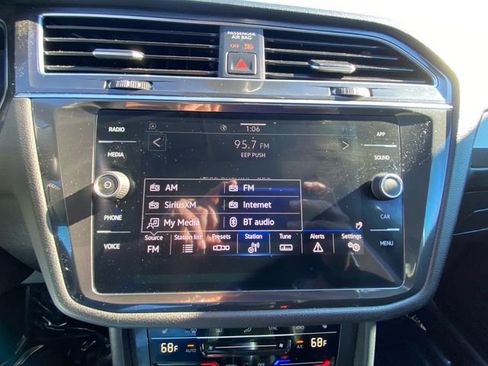 Used 2022 Volkswagen Tiguan SE image 25