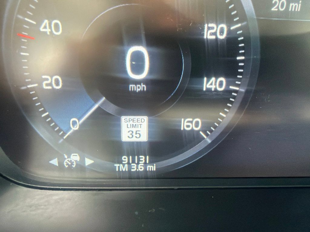 Used 2022 Volvo XC90 T6 Momentum w/ Climate Package AWD/4WD image 13