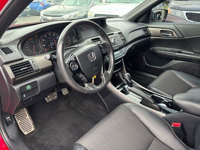 Used 2017 Honda Accord Sport image 10