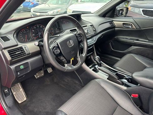 Used 2017 Honda Accord Sport image 10