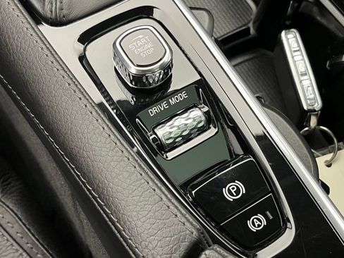 Used 2020 Volvo V90 T6 Cross Country image 16