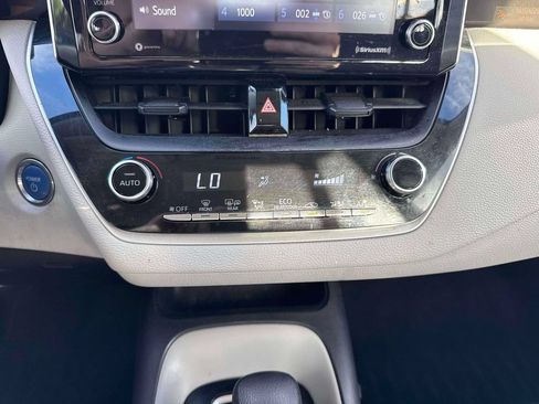Used 2021 Toyota Corolla LE FWD image 31