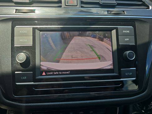 Used 2018 Volkswagen Tiguan S FWD image 21