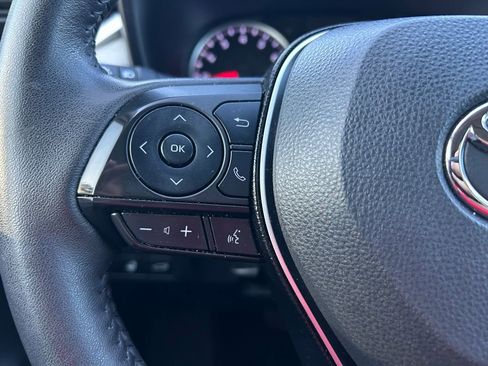 Used 2021 Toyota RAV4 XLE Premium image 19