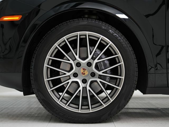 Certified 2023 Porsche Cayenne Platinum Edition AWD/4WD image 33