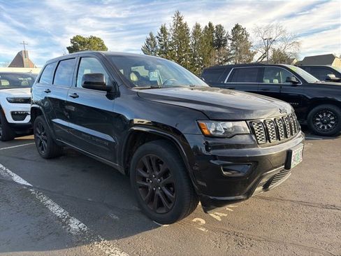 Used 2019 Jeep Grand Cherokee Altitude image 1