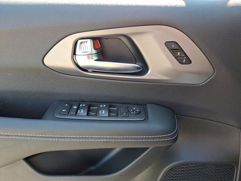 New 2026 Chrysler Pacifica Select image 12